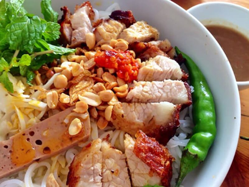 Bún Mắm Nêm Heo Quay